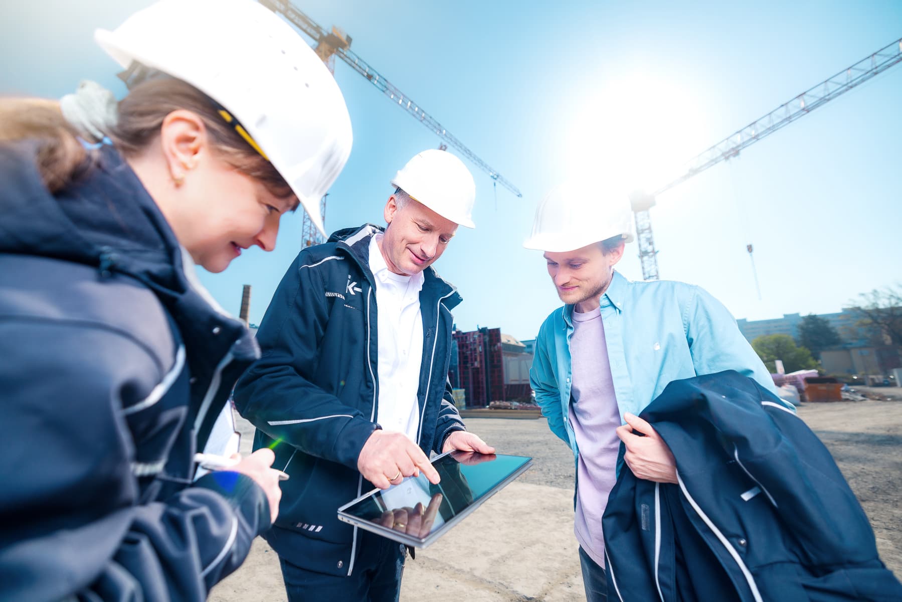 Baustellenbegehung mit Tablet – Bauleitung beim IK-Ingenieurbüro Knoblich Dresden
